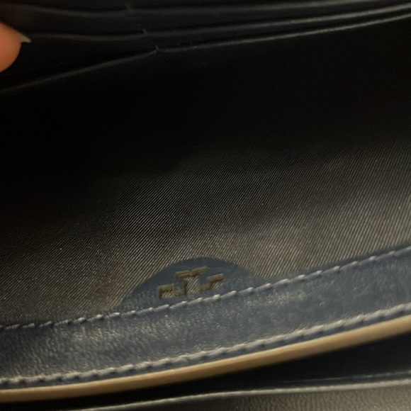 Tory burch cross body, pink, basically brand new only used a couple times - Picture 8 of 11